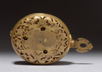 Pendant watch (in German: Halsuhr, “neck-watch”), or "Nürnberger Eieruhr" Signed: Georg Schmidt Augsburg (1581-1608) Augsburg, circa 1600. Gilded bronze and silver. Private collection