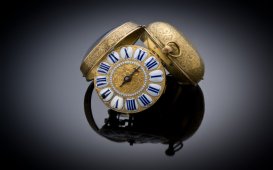 Oignon watch signed by Antoine Langlois Paris, early eighteenth century. Gilded brass case. A single hand of burnished steel, gilded brass dial with hours in enamel. Gilded brass movement with verge escapement, chain and fusée. Private collection