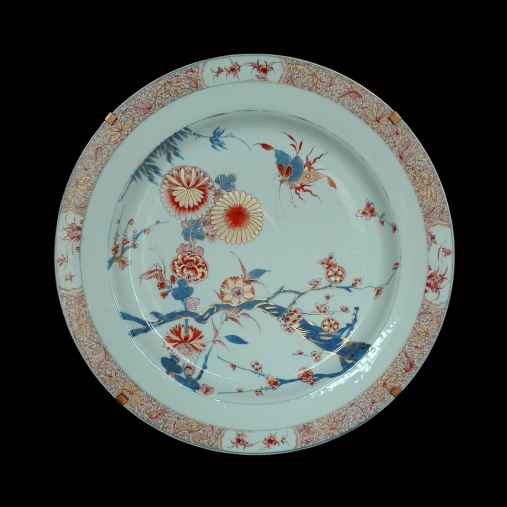 Chinese Imari porcelain plate from the Kangxi Era (1662–1722). Before the discovery of the formula for making porcelain by adding kaolin to the ingredients, Europeans used plates and dishes made of majolica. The more fortunate bought porcelain imported from China, which was the only country producing this fine material until the beginning of the 18th century.