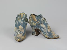 Shoes Place of origin: Great Britain (made) Date: 1730-35 (made) Materials and Techniques: Sillk brocade and leather © Victoria and Albert Museum, London