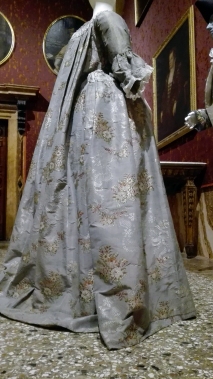 Woman’s overgarment known as the Andrienne Silk, lace and cotton, second half of the eighteenth century Palazzo Mocenigo Museum, Venice.